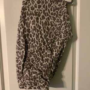Leopard print ankle jeans